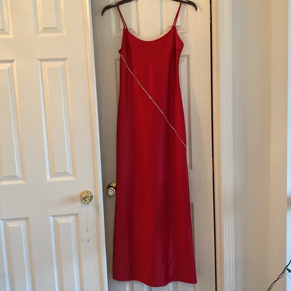 “Ever Beauty” red evening dress; size 6 - Picture 5 of 9